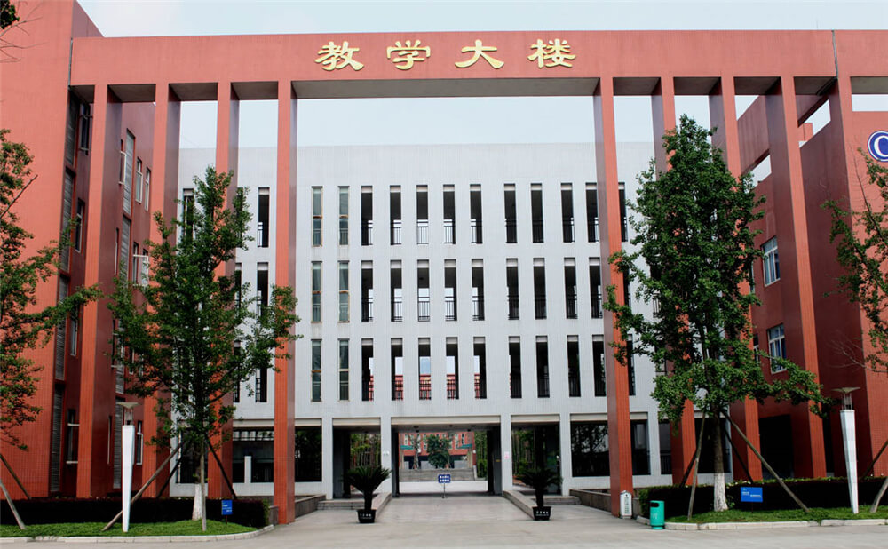 香城中學(xué)近三年的錄取分?jǐn)?shù)是多少分？