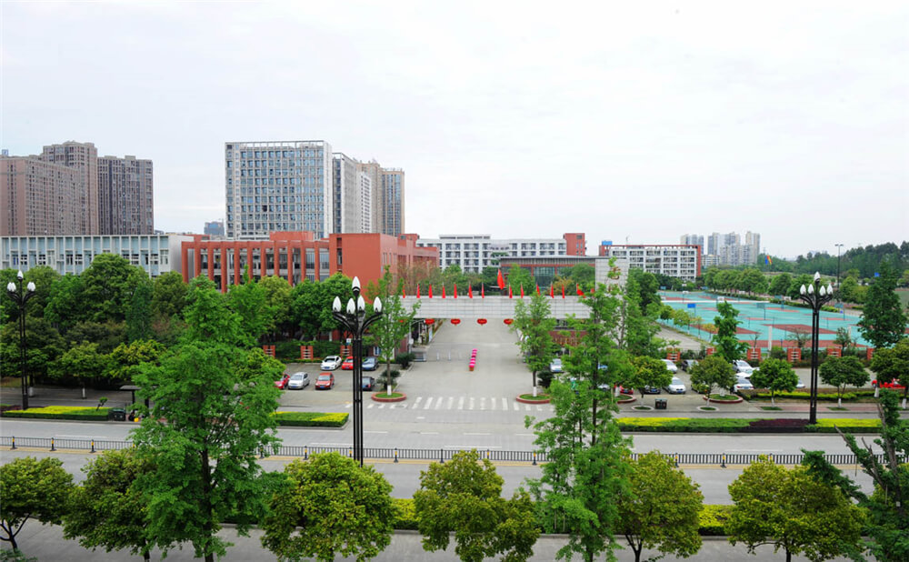 香城中學(xué)的高中住宿怎么樣？
