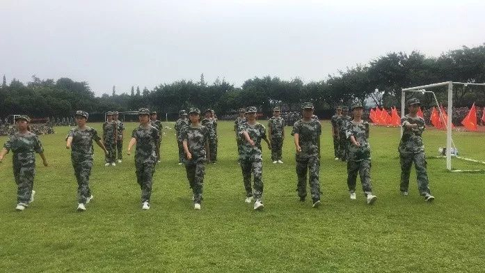 華潤高級中學(xué)的學(xué)費(fèi)是多少？