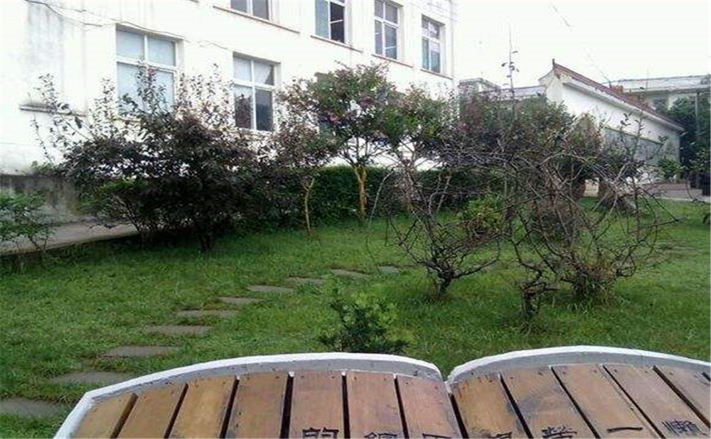 賈家中學(xué)的高中住宿怎么樣？