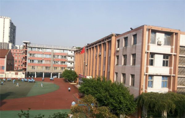 通錦中學(xué)的本科升學(xué)率是多少？
