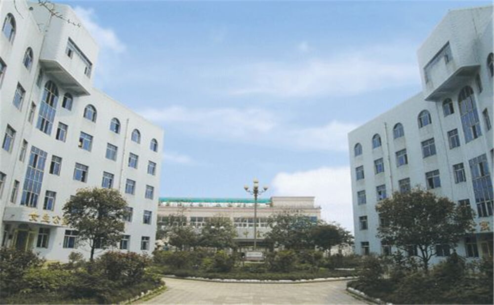 彭州中學(xué)的高中住宿怎么樣？