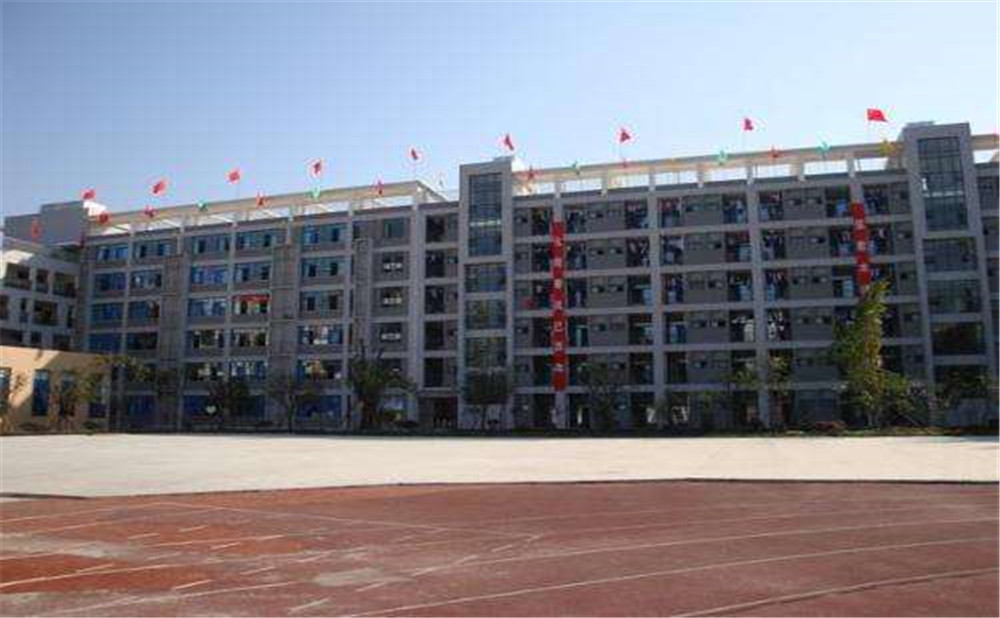 成都十二中（四川大學(xué)附屬中學(xué)）的錄取分?jǐn)?shù)是多少？