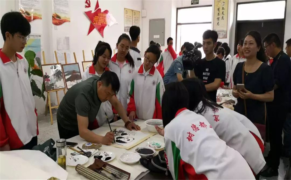 2020年都江堰外國語實(shí)驗(yàn)學(xué)校計(jì)劃招多少人？