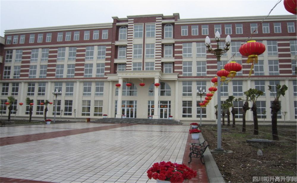 四川師范大學(xué)附屬第三實驗中學(xué)高中一年的學(xué)費是多少？
