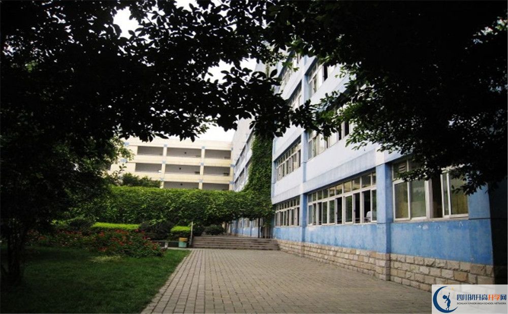 四川師范大學(xué)實(shí)驗(yàn)外國(guó)語(yǔ)學(xué)校高中本部的錄取分?jǐn)?shù)是多少？