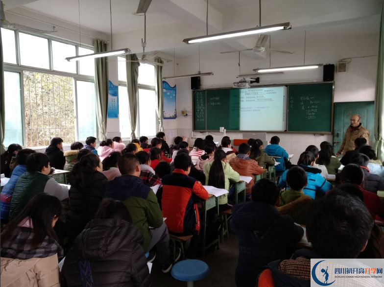 2020成都市田家炳中學初升高的學費是多少？