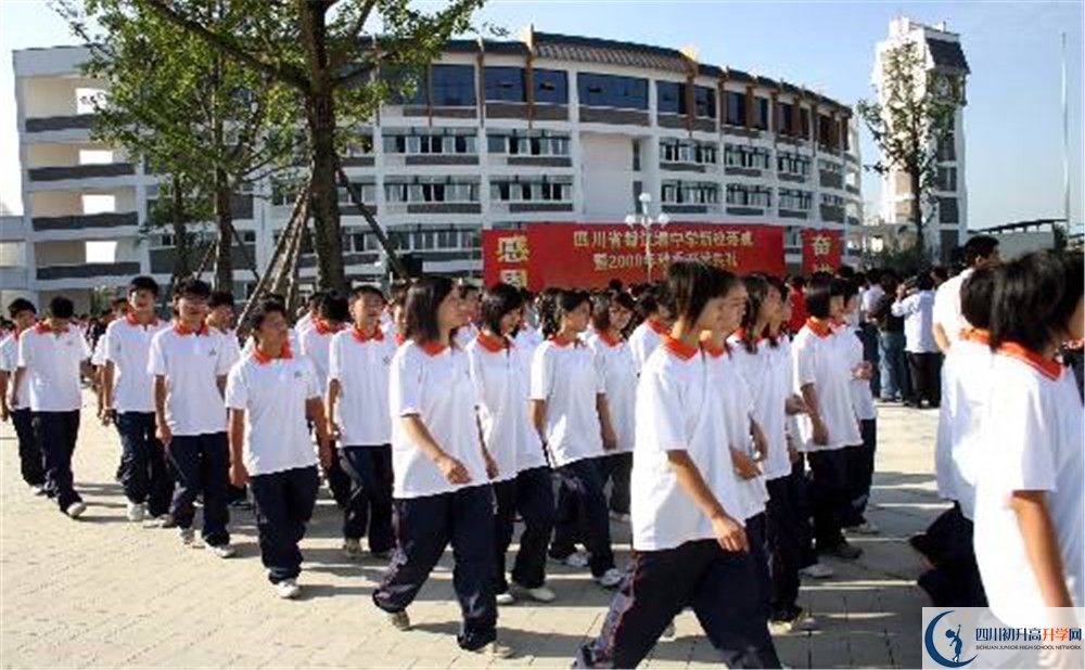 2020年都江堰中學(xué)初升高學(xué)費(fèi)是多少？