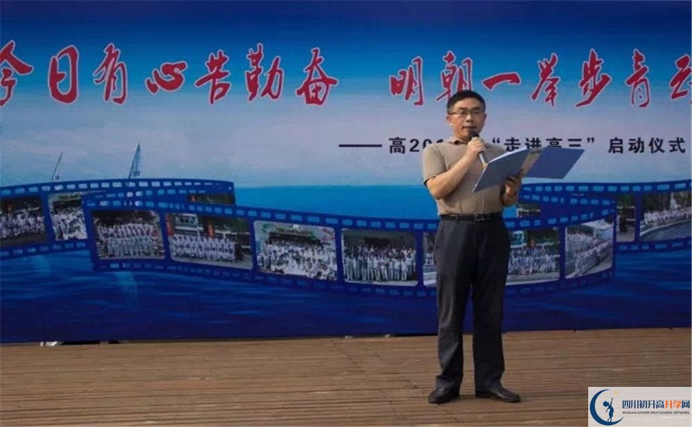 成都市田家炳中學(xué)的學(xué)費(fèi)收費(fèi)標(biāo)準(zhǔn)是多少？