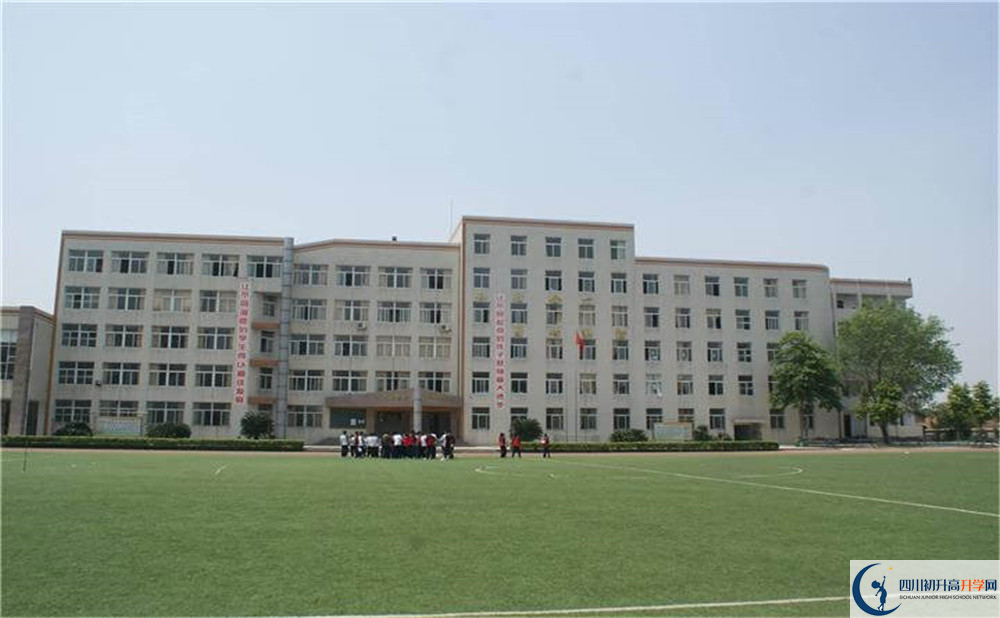 洛帶中學(xué)是個怎么樣的學(xué)校？