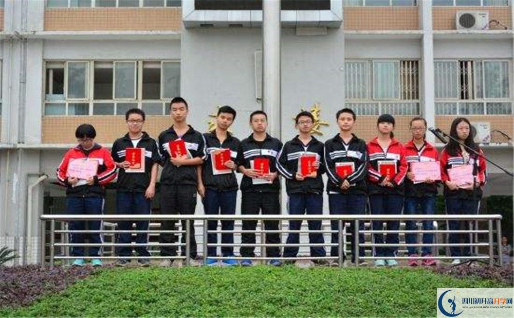 郫縣四中2020年的分數(shù)線是多少？