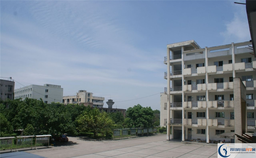 高埂中學(xué)是怎么樣的學(xué)校？