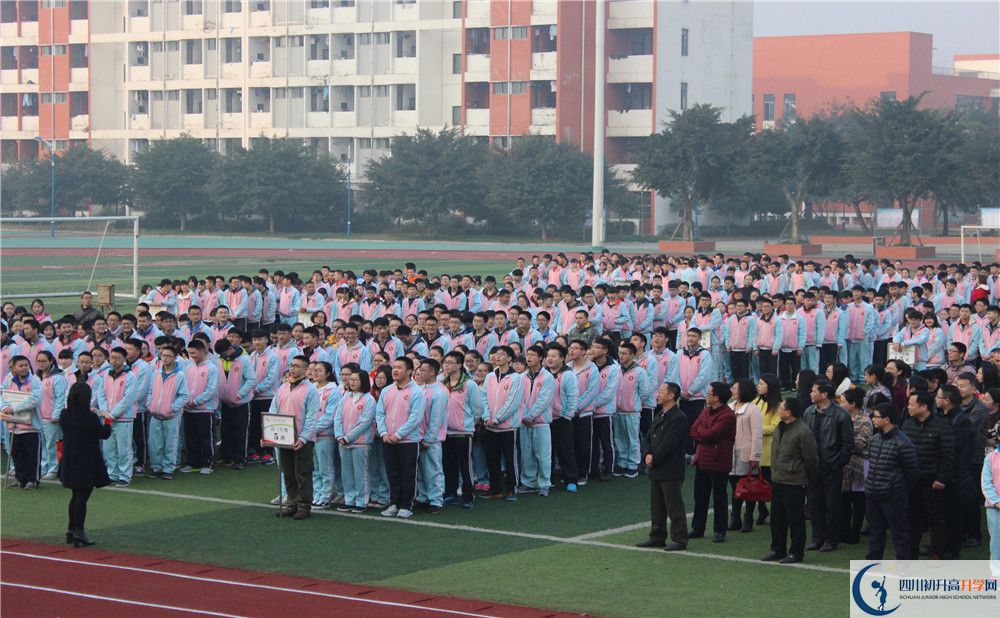 金堂中學的學費收費標準是多少？