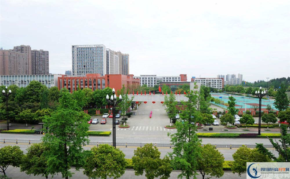 香城中學(xué)是怎么樣的學(xué)校？