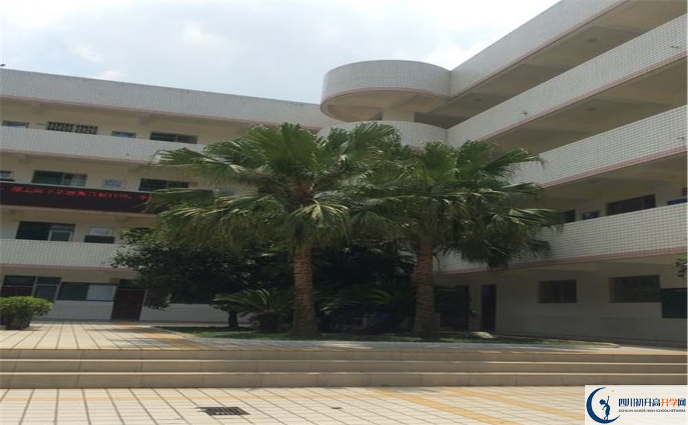 成都市太平中學的學費大概是多少？