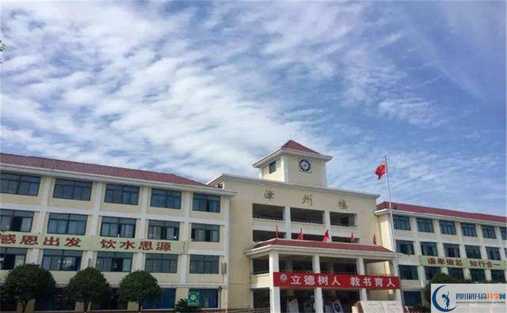 敖平中學(xué)的學(xué)費(fèi)大概是多少？