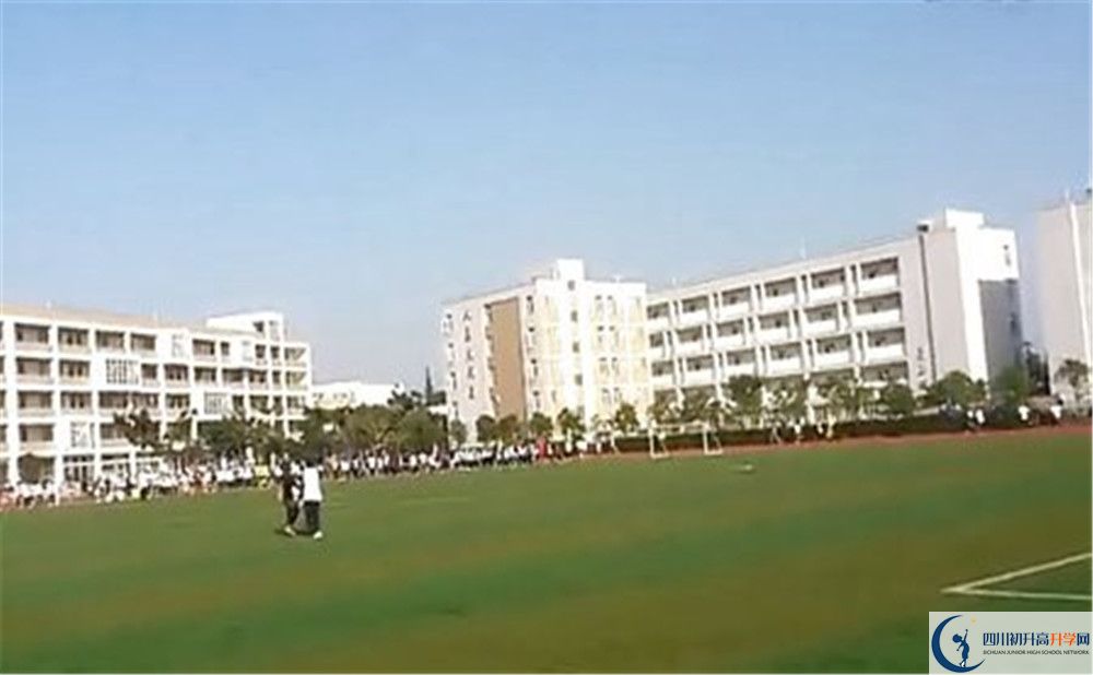 郫縣四中的學(xué)費(fèi)大概多少？