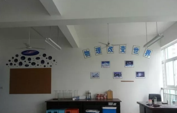 中考成都市泡桐樹中學(xué)的招生分?jǐn)?shù)線是多少？