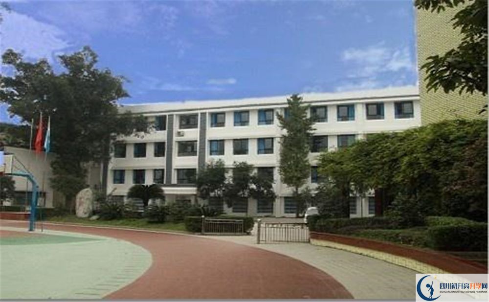 成都市第三十三中學(xué)一年的學(xué)費(fèi)是多少錢？