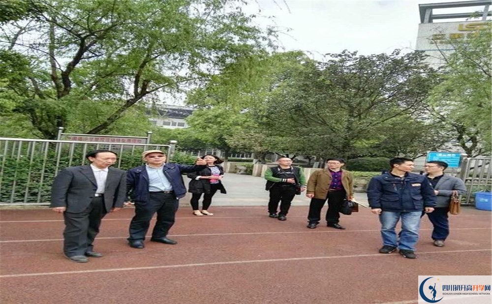 成都嘉祥外國(guó)語學(xué)校一年的學(xué)費(fèi)是多少？