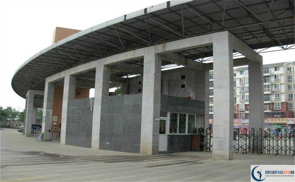 成都市龍泉中學(xué)的老師好不好？