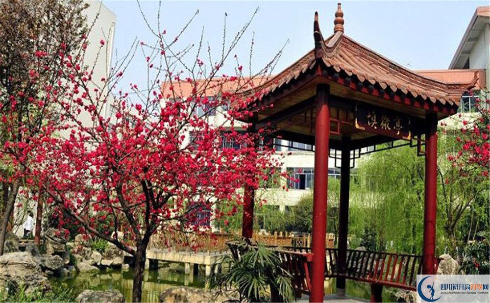 蜀城中學(xué)一年的學(xué)費(fèi)是多少？