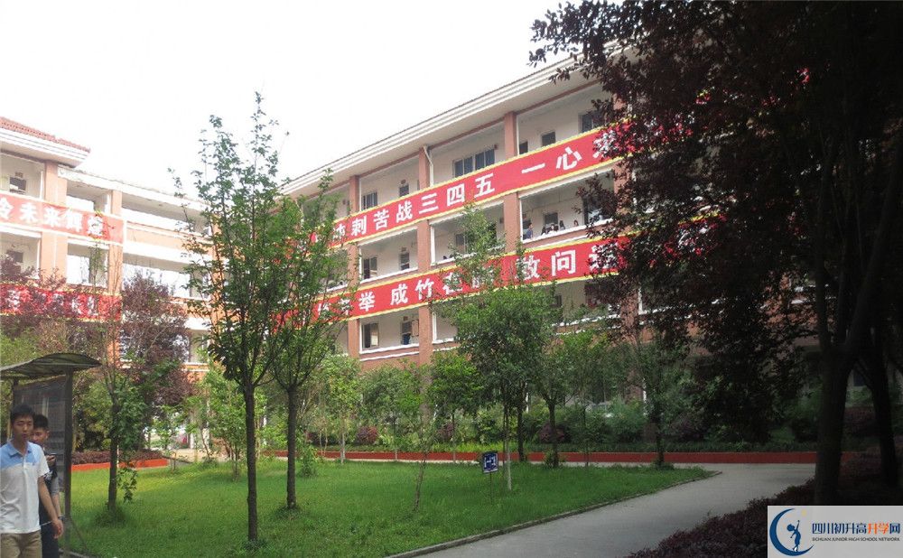 崇慶中學(xué)的老師好不好？