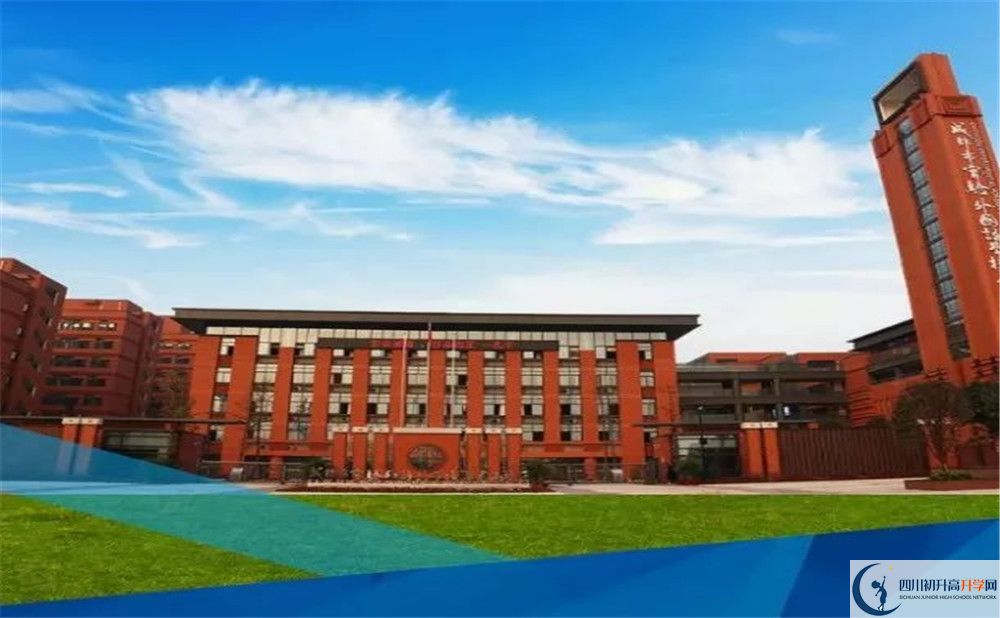 成都實(shí)外新都五龍山學(xué)校一年的學(xué)費(fèi)是多少？