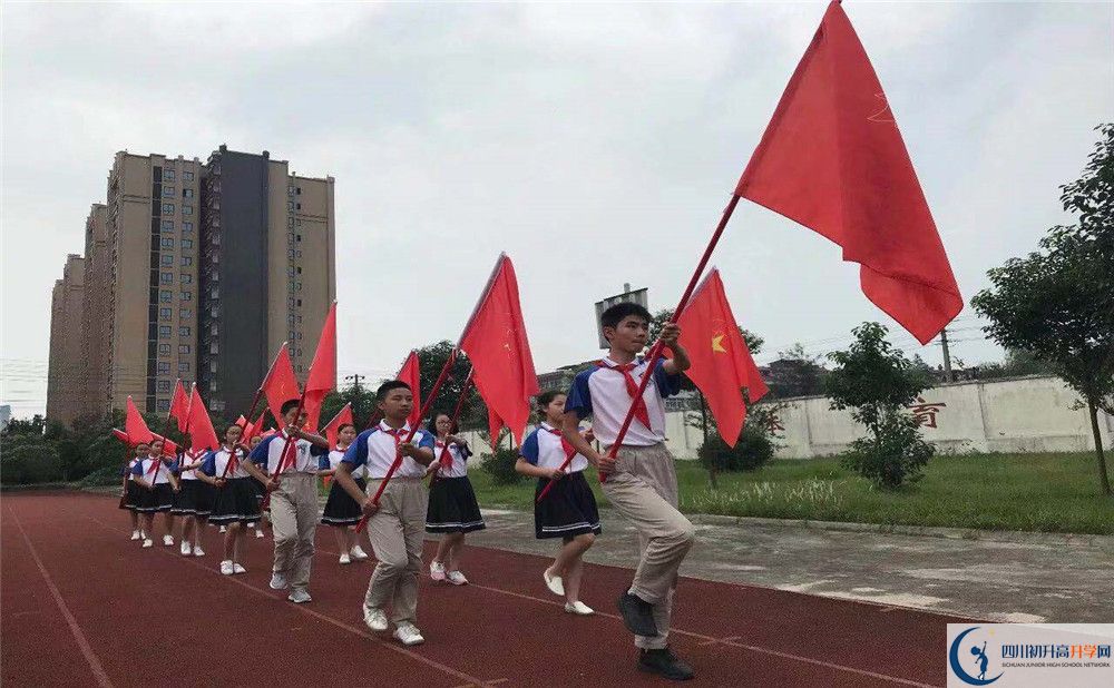 濛陽(yáng)中學(xué)一年的學(xué)費(fèi)是多少？
