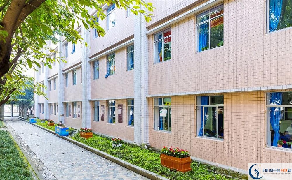 成都市第四十九中學(xué)的高中住宿好不好？