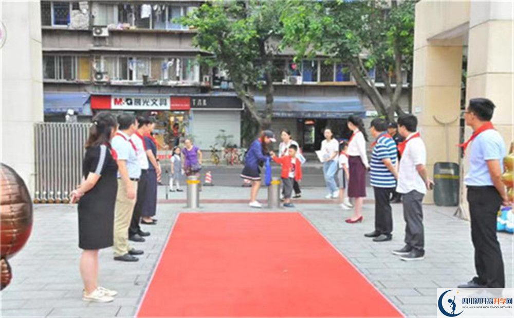 成都市石室聯(lián)中蜀華分校的高中住宿好不好？