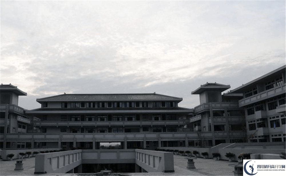成都石室中學(xué)北湖校區(qū)的高中住宿好不好？