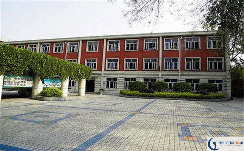 成都樹德中學(xué)一學(xué)期的學(xué)費是多少？