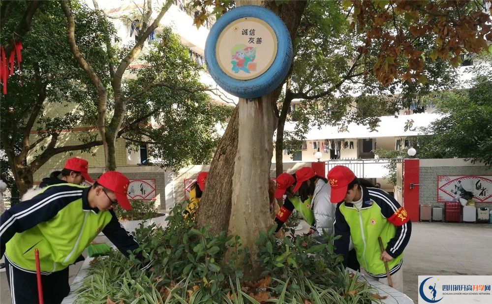養(yǎng)馬中學(xué)一學(xué)期的學(xué)費(fèi)是多少？