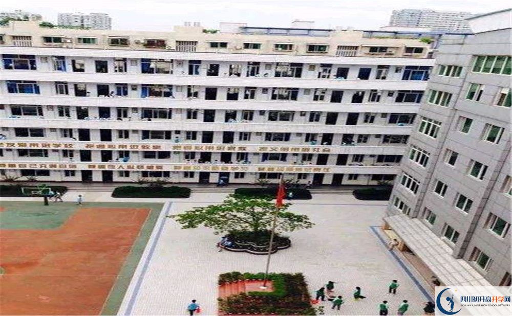陽安中學(xué)一學(xué)期的學(xué)費(fèi)是多少？