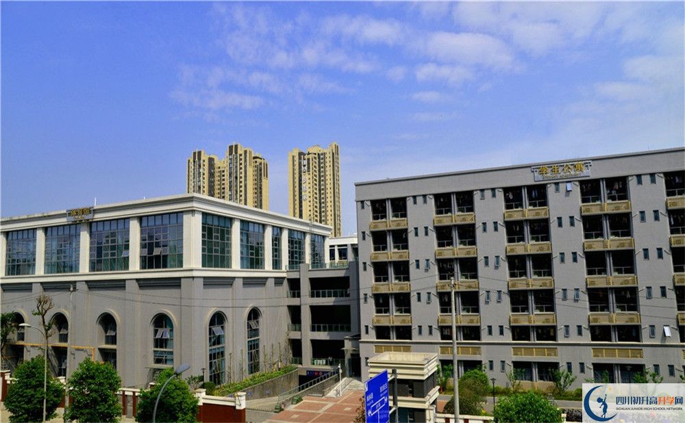 成都市第四十九中學(xué)的學(xué)費(fèi)一期是多少？