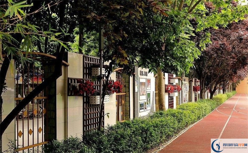 成都大學(xué)附屬中學(xué)一期的學(xué)費(fèi)是多少？