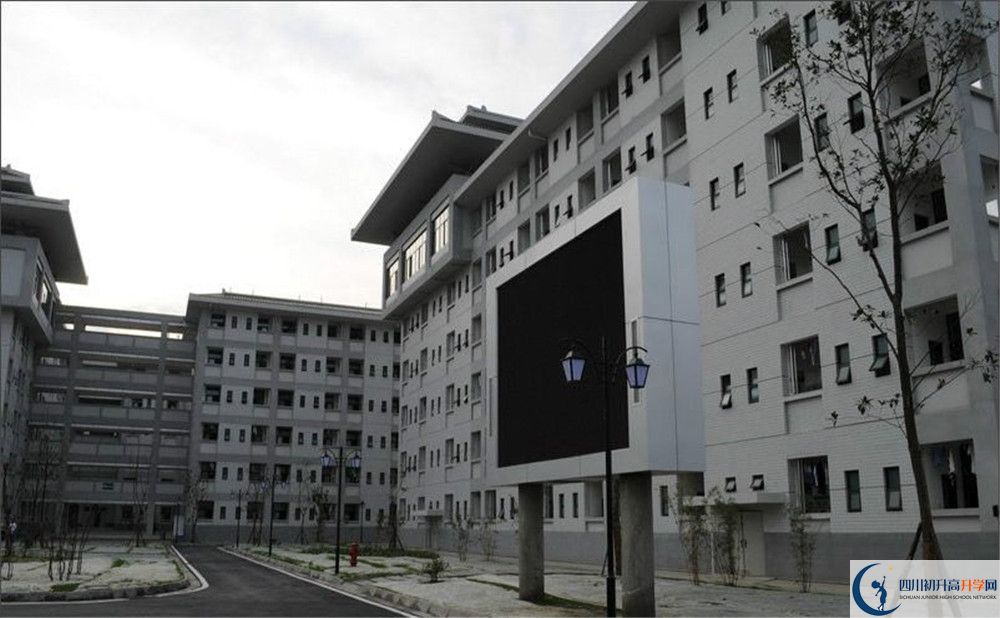 考成都石室中學(xué)北湖校區(qū)的分?jǐn)?shù)線是多少？
