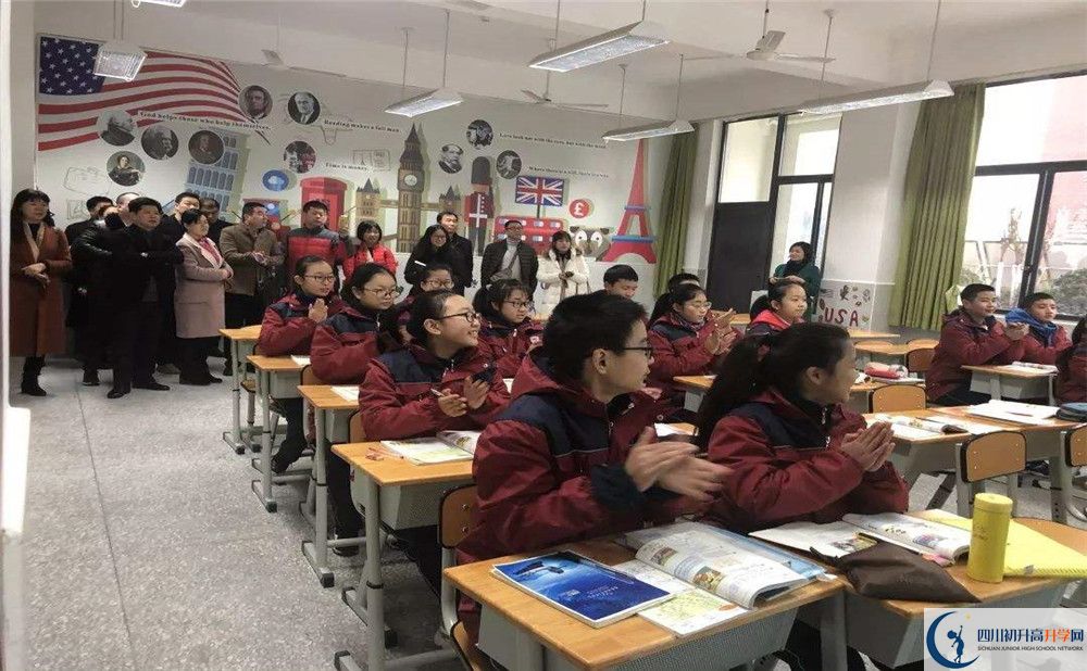 北京第二外國(guó)語(yǔ)學(xué)院成都附屬中學(xué)的學(xué)費(fèi)一期是多少？