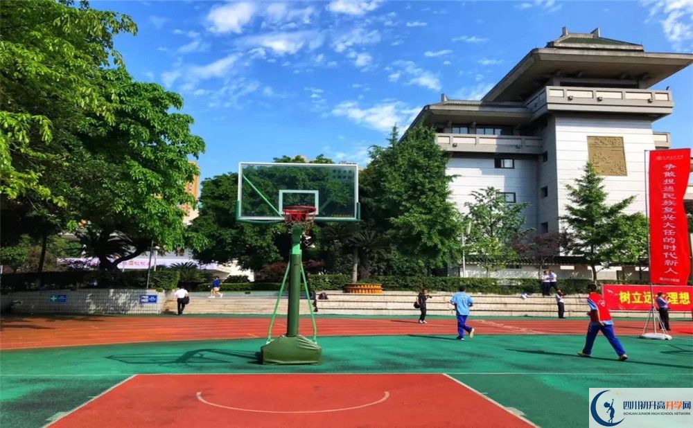 考成都石室中學(xué)的分?jǐn)?shù)線是多少？