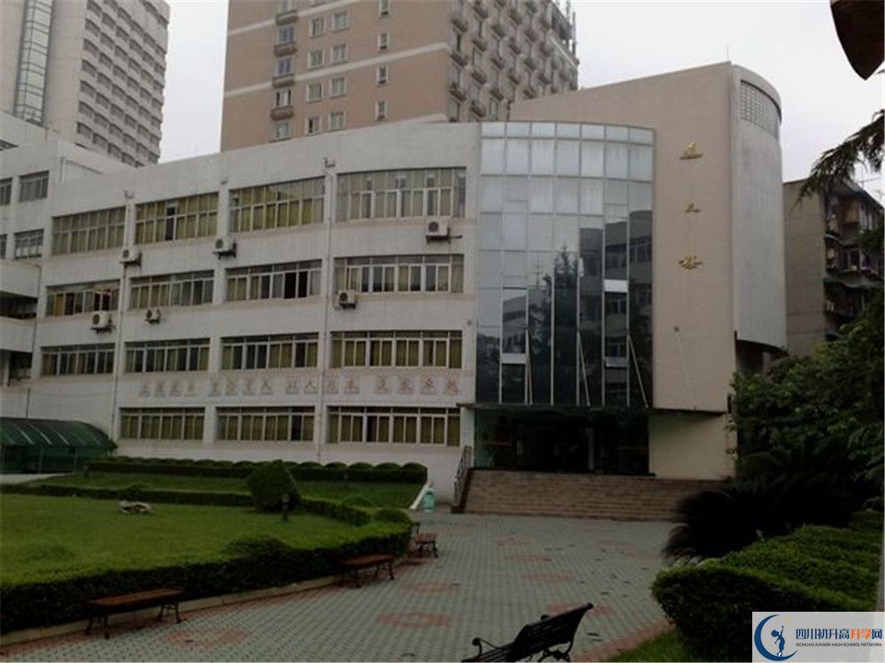 成都市鹽道街中學的分數(shù)線大概是多少？