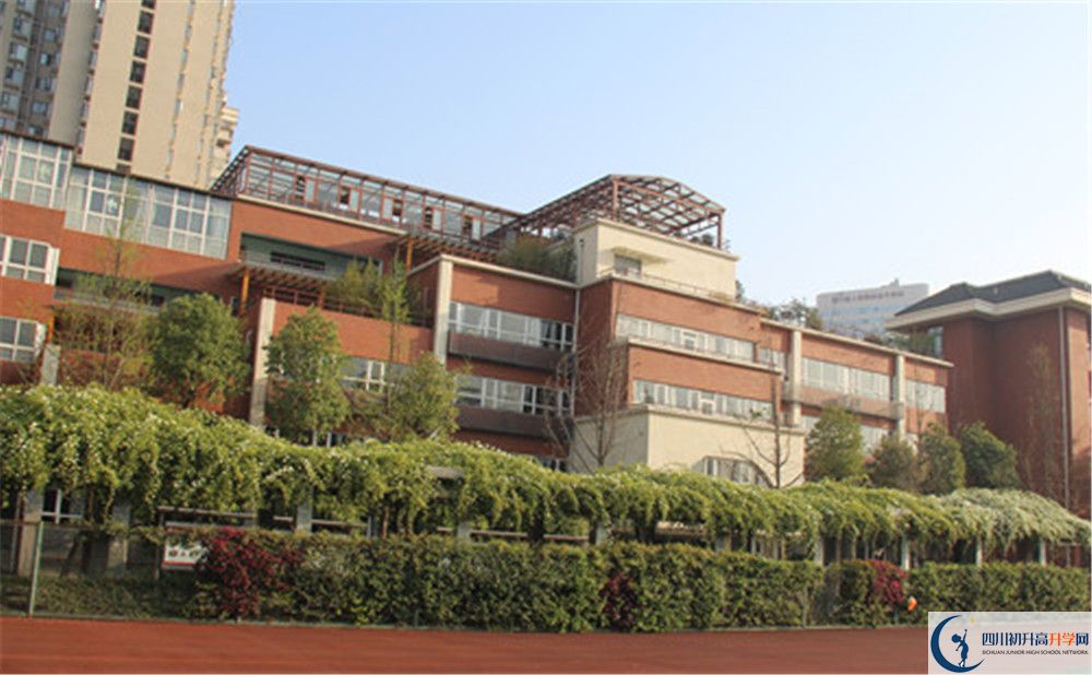 成都七中八一學(xué)校住宿條件怎么樣？