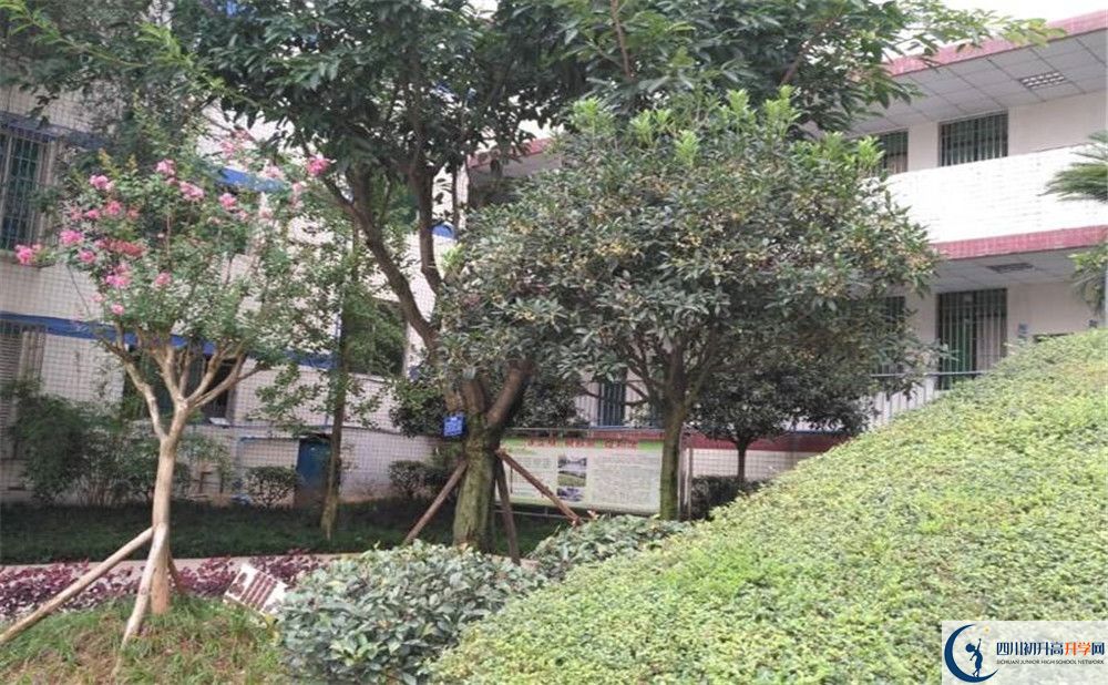 仁壽華達(dá)高中高一分班嗎？					