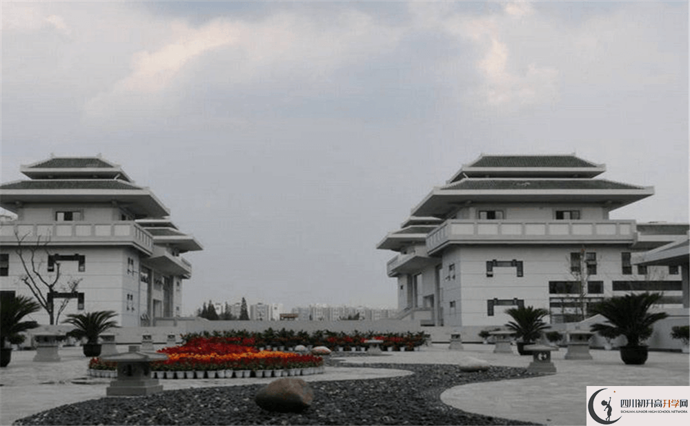成都石室中學(xué)北湖校區(qū)住宿條件怎么樣？