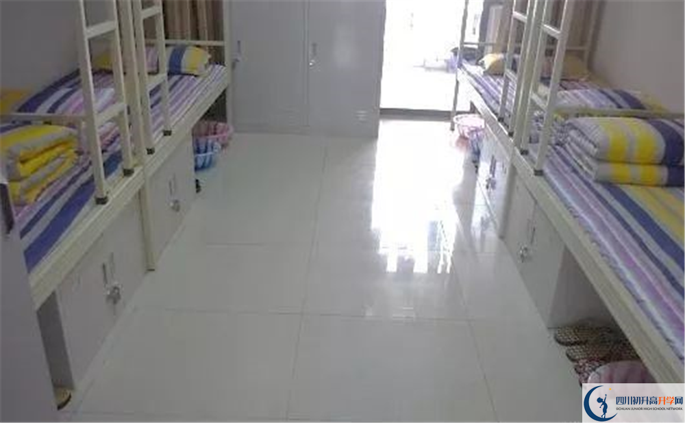 成都市第十七中學(xué)初升高向外地招生嗎？