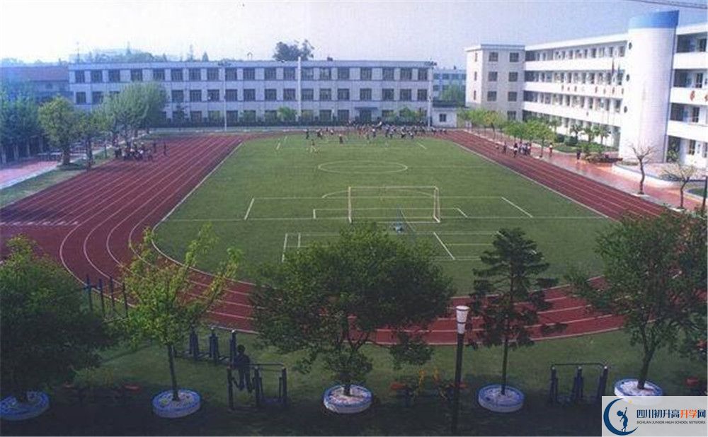 成都成飛中學(xué)住宿費(fèi)用是多少錢(qián)？