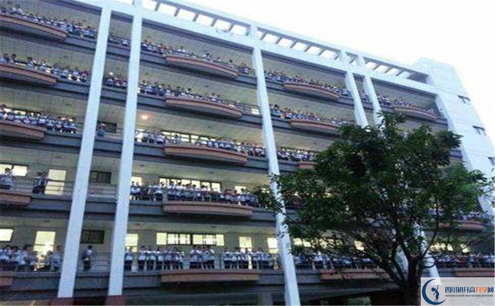 成都樹德中學(xué)住宿費用是多少錢？