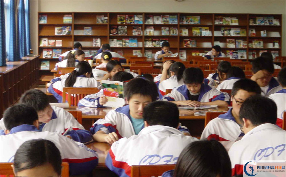 成都大學(xué)附屬中學(xué)2020年高中部入學(xué)條件是什么？