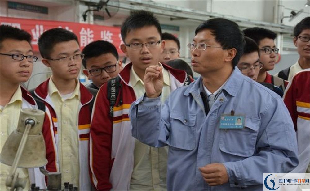 成都七中嘉祥外國語學(xué)校2020年外地生學(xué)費(fèi)是多少？