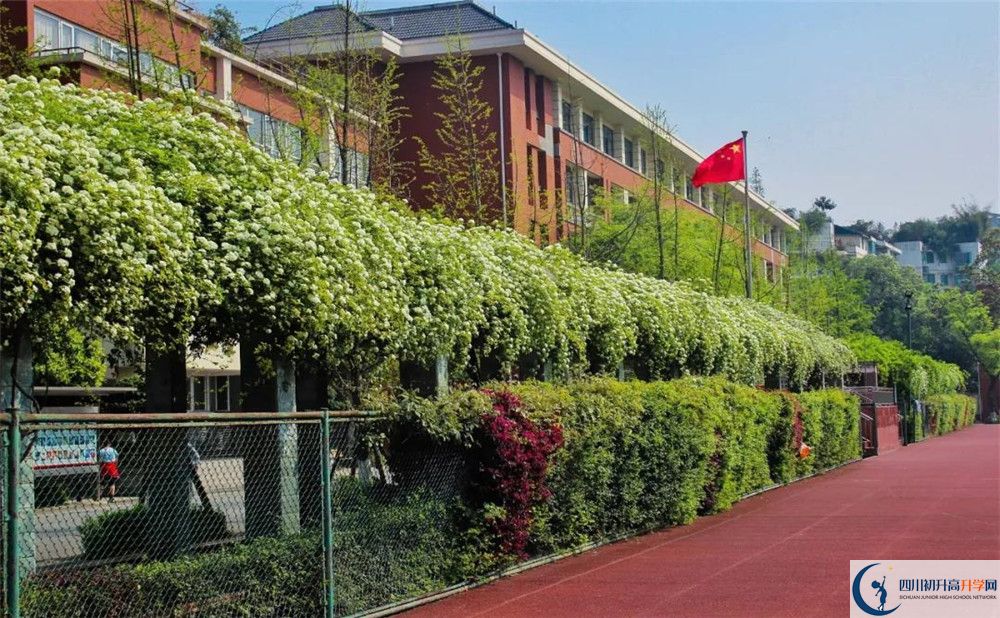 成都七中八一學(xué)校的高中住宿怎么樣？